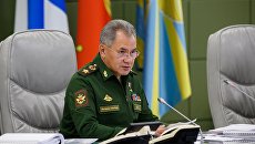 Министр обороны РФ Сергей Шойгу во время очередного селекторного совещания с руководящим составом Вооруженных Сил в Национальном центре управления обороной страны. 6 октября 2017 Министр обороны РФ Сергей Шойгу во время очередного селекторного совещания с руководящим составом Вооруженных Сил в Национальном центре управления обороной страны. 6 октября 2017