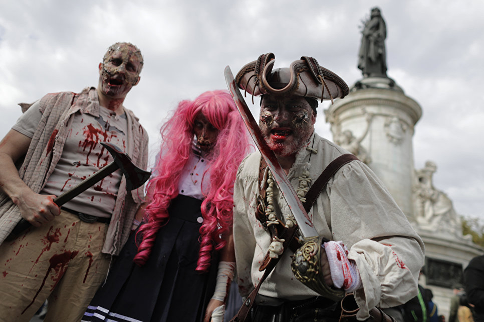 Участники Зомби-моба в Париже