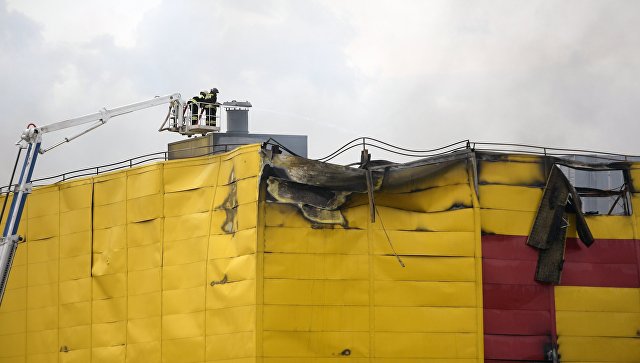 Последствия пожара на строительном рынке Синдика, расположенном у МКАД в районе Строгино. 9 октября 2017