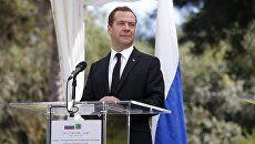 Председатель правительства РФ Дмитрий Медведев во время совместной пресс-конференции с премьер-министром Алжира Ахмедом Уяхьей. 10 октября 2017 Председатель правительства РФ Дмитрий Медведев во время совместной пресс-конференции с премьер-министром Алжира Ахмедом Уяхьей. 10 октября 2017