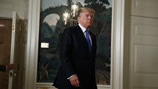 Президент США Дональд Трамп после заявления об Иране в Дипломатической комнате Белого дома в Вашингтоне, США. 13 октября 2017 Президент США Дональд Трамп после заявления об Иране в Дипломатической комнате Белого дома в Вашингтоне, США. 13 октября 2017