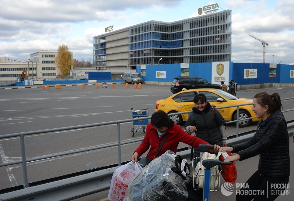 На территории строительства многоуровневого паркинга в новом терминале аэропорта Домодедово На территории строительства многоуровневого паркинга в новом терминале аэропорта Домодедово