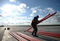 Рабочие на территории строительства взлетной полосы нового терминала аэропорта Домодедово Рабочие на территории строительства взлетной полосы нового терминала аэропорта Домодедово