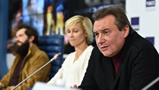 Режиссер Алексей Учитель, актеры Ингеборга Дапкунайте и Григорий Добрыгин на пресс-конференции, посвященной фильму Матильда. 24 октября 2017 Режиссер Алексей Учитель, актеры Ингеборга Дапкунайте и Григорий Добрыгин на пресс-конференции, посвященной фильму Матильда. 24 октября 2017