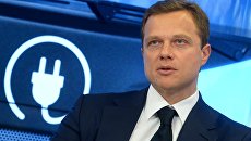 Максим Ликсутов во время общественных слушаний на тему: Развитие электротранспорта в Москве Максим Ликсутов во время общественных слушаний на тему: Развитие электротранспорта в Москве