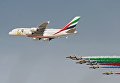 Самолет Airbus A380-800 в раскраске, посвященной столетию со рождения бывшему президенту Объединённых Арабских Эмиратов шейху Зайду ибн Султану Аль Нахайяну, и национальная пилотажная группа Объединенных Арабских Эмиратов Fursan Al Emarat во время демонстрационного полета на Международной авиационно-космической выставке Dubai Airshow 2017 Самолет Airbus A380-800 в раскраске, посвященной столетию со рождения бывшему президенту Объединённых Арабских Эмиратов шейху Зайду ибн Султану Аль Нахайяну, и национальная пилотажная группа Объединенных Арабских Эмиратов Fursan Al Emarat во время демонстрационного полета на Международной авиационно-космической выставке Dubai Airshow 2017