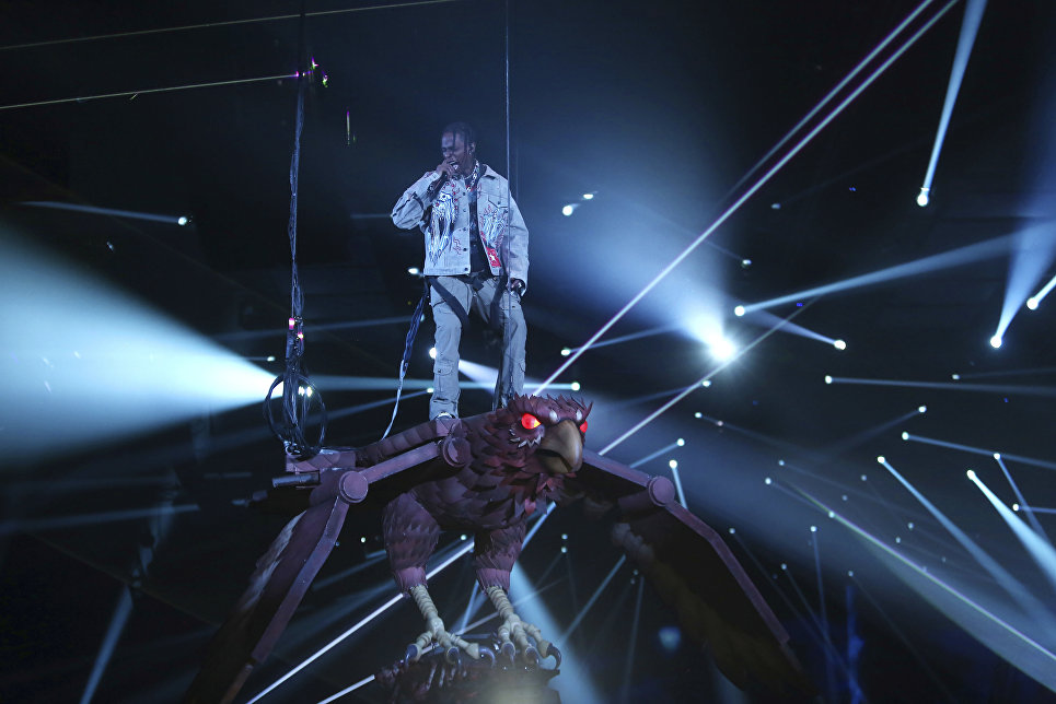 Рэпер Тревис Скотт во время выступление на MTV Europe Music Awards Рэпер Тревис Скотт во время выступление на MTV Europe Music Awards