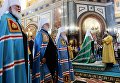 Патриарх Московский и всея Руси Кирилл (второй справа) проводит литургию в храме Христа Спасителя в свой день рождения. Второй слева: митрополит Минский и Заславский Павел, третий слева: митрополит Крутицкий и Коломенский Ювеналий Патриарх Московский и всея Руси Кирилл (второй справа) проводит литургию в храме Христа Спасителя в свой день рождения. Второй слева: митрополит Минский и Заславский Павел, третий слева: митрополит Крутицкий и Коломенский Ювеналий