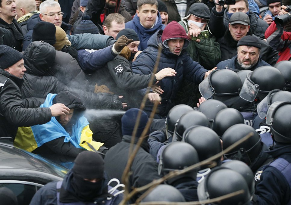 Столкновения сторонников Михаила Саакашвили с сотрудниками полиции в Киеве