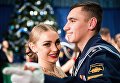 Курсант Черноморского высшего военно-морского Ордена Красной Звезды училища имени П. С. Нахимова с девушкой на традиционном Осеннем балу с участием коллектива исторического бального танца Ангаже в Севастополе Курсант Черноморского высшего военно-морского Ордена Красной Звезды училища имени П. С. Нахимова с девушкой на традиционном Осеннем балу с участием коллектива исторического бального танца Ангаже в Севастополе