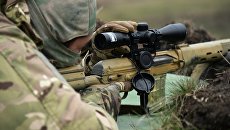 Военнослужащий во время тактических занятий. Архивное фото Военнослужащий во время тактических занятий. Архивное фото
