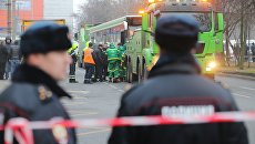 Эвакуация пассажирского автобуса, въехавшего в остановку на Сходненской улице в Москве. 29 декабря 2017 Эвакуация пассажирского автобуса, въехавшего в остановку на Сходненской улице в Москве. 29 декабря 2017