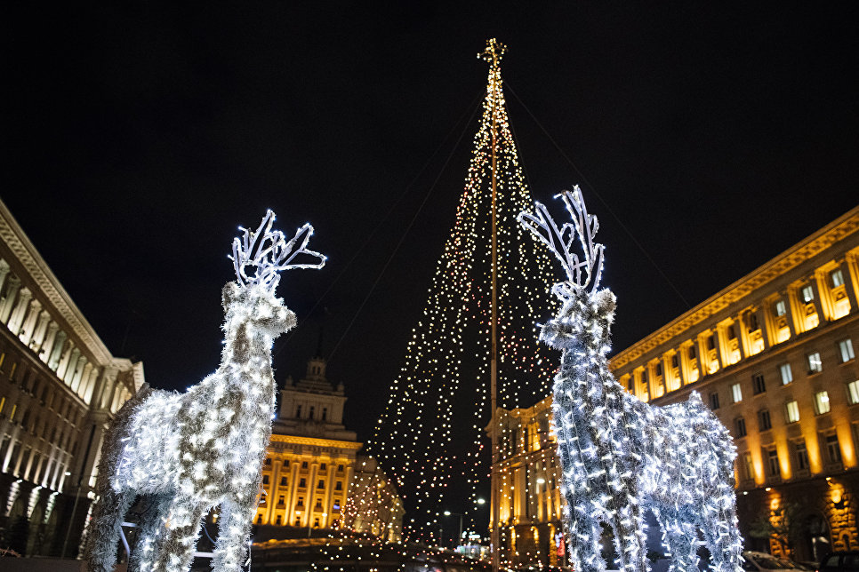 Елка в центре Софии, Болгария Елка в центре Софии, Болгария