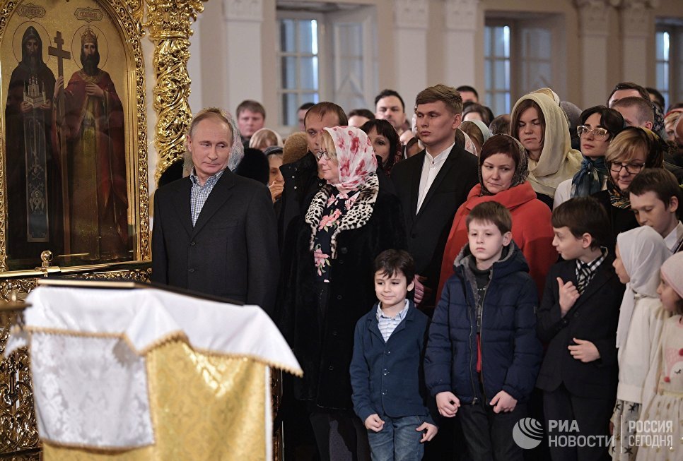 Президент России Владимир Путин посетил Рождественское богослужение Президент России Владимир Путин посетил Рождественское богослужение