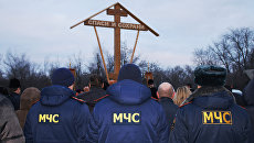 Шестиметровый поклонный крест, привезенный из Санкт-Петербурга, установлен в Славяносербском районе у линии соприкосновения в самопровозглашенной ЛНР. 9 января 2018 Шестиметровый поклонный крест, привезенный из Санкт-Петербурга, установлен в Славяносербском районе у линии соприкосновения в самопровозглашенной ЛНР. 9 января 2018