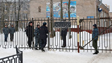 Сотрудники полиции у школы № 127 в Перми. 15 января 2018 Сотрудники полиции у школы № 127 в Перми. 15 января 2018