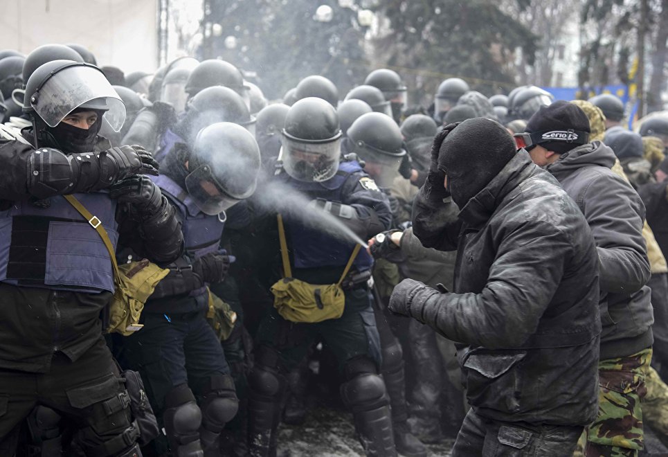 Cтолкновение между митингующими и полицией у здания Верховной рады Украины, Киев. 16 января 2018 Cтолкновение между митингующими и полицией у здания Верховной рады Украины, Киев. 16 января 2018