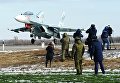 Журналисты наблюдают за посадкой на автотрассу в Ростовской области тяжелого истребителя Су-30М2 в ходе летно-тактических учений 4-й армии ВВС и ПВО Южного военного округа Журналисты наблюдают за посадкой на автотрассу в Ростовской области тяжелого истребителя Су-30М2 в ходе летно-тактических учений 4-й армии ВВС и ПВО Южного военного округа