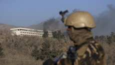 Афганский военный рядом с отелем Intercontinental Hotel в Кабуле. 21 января 2018 Афганский военный рядом с отелем Intercontinental Hotel в Кабуле. 21 января 2018