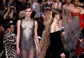 Показ коллекции Maria Grazia Chiuri для дома моды Christian Dior в рамках Недели высокой моды в Париже Показ коллекции Maria Grazia Chiuri для дома моды Christian Dior в рамках Недели высокой моды в Париже