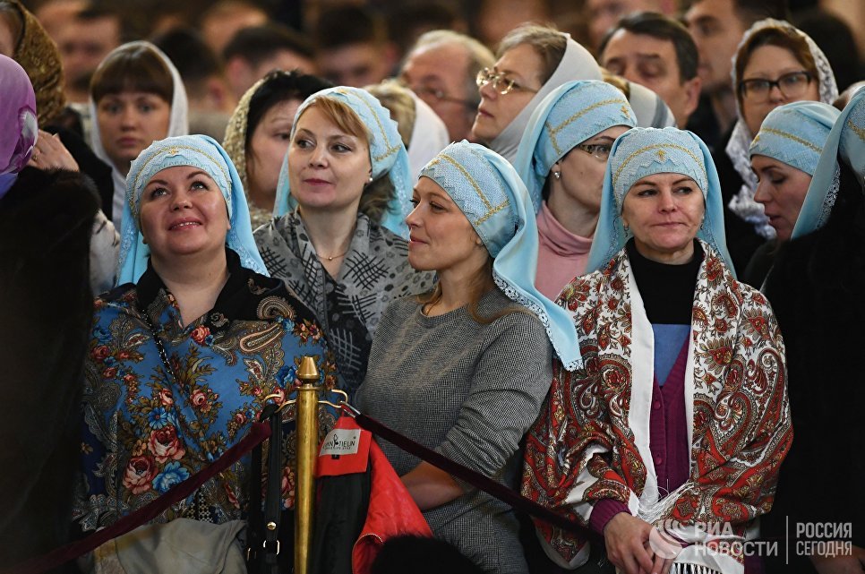 Верующие во время богослужения в день открытия XXVI Международных Рождественских чтений в кафедральном соборном Храме Христа Спасителя в Москве Верующие во время богослужения в день открытия XXVI Международных Рождественских чтений в кафедральном соборном Храме Христа Спасителя в Москве