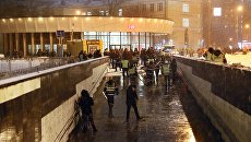 На месте обрушения деревянных конструкций строительных лесов в подземном переходе у метро Улица 1905 года Московского метрополитена. 30 января 2018 На месте обрушения деревянных конструкций строительных лесов в подземном переходе у метро Улица 1905 года Московского метрополитена. 30 января 2018