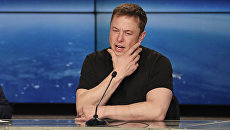 Элон Маск, основатель, генеральный директор и ведущий дизайнер SpaceX, на пресс-конференции после того, как ракета Falcon 9 SpaceX была успешно запущена из Космического центра Кеннеди на мысе Канаверал. 6 февраля 2018 Элон Маск, основатель, генеральный директор и ведущий дизайнер SpaceX, на пресс-конференции после того, как ракета Falcon 9 SpaceX была успешно запущена из Космического центра Кеннеди на мысе Канаверал. 6 февраля 2018