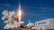 Первый запуск ракеты-носителя Falcon Heavy американской компании SpaceX с мыса Канаверал в штате Флорида Первый запуск ракеты-носителя Falcon Heavy американской компании SpaceX с мыса Канаверал в штате Флорида