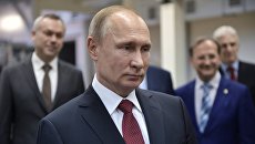 Президент РФ Владимир Путин во время посещения Института ядерной физики имени Г. И. Будкера в Новосибирске. 8 февраля 2018 Президент РФ Владимир Путин во время посещения Института ядерной физики имени Г. И. Будкера в Новосибирске. 8 февраля 2018