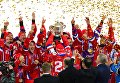 Игроки сборной России, занявшие первое место в чемпионате мира по хоккею с мячом, на церемонии награждения Игроки сборной России, занявшие первое место в чемпионате мира по хоккею с мячом, на церемонии награждения