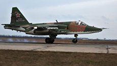 Штурмовик Су-25 во время летно-тактических учений в Краснодарском крае. Архивное фото Штурмовик Су-25 во время летно-тактических учений в Краснодарском крае. Архивное фото