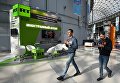 Стенд российского международного многоязычного информационного телеканала RT во время подготовки стендов к выставке в рамках Российского инвестиционного форума в Сочи Стенд российского международного многоязычного информационного телеканала RT во время подготовки стендов к выставке в рамках Российского инвестиционного форума в Сочи