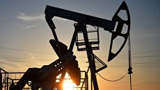 Добыча нефти. Архивное фото Добыча нефти. Архивное фото