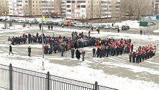 Участники акции памяти о жертвах крушения Ан-148 в Оренбурге. 16 февраля 2018 Участники акции памяти о жертвах крушения Ан-148 в Оренбурге. 16 февраля 2018