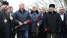 Врио главы Дагестана Владимир Васильев возложил цветы к месту трагедии в Кизляре. 19 февраля 2018 Врио главы Дагестана Владимир Васильев возложил цветы к месту трагедии в Кизляре. 19 февраля 2018