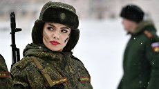 Участница во время конкурса красоты и профессионального мастерства среди женщин-военнослужащих ракетных войск стратегического назначения. Архивное фото Участница во время конкурса красоты и профессионального мастерства среди женщин-военнослужащих ракетных войск стратегического назначения. Архивное фото