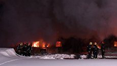 Сотрудники МЧС России во время тушения пожара на прогулочном теплоходе на Нагатинской набережной в Москве. 1 марта 2018 Сотрудники МЧС России во время тушения пожара на прогулочном теплоходе на Нагатинской набережной в Москве. 1 марта 2018