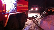 Сотрудники МЧС на месте пожара в Струнино, Владимирская область. 3 марта 2018 Сотрудники МЧС на месте пожара в Струнино, Владимирская область. 3 марта 2018