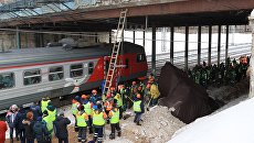 Возле станции Маленковская электропоезд сообщением Фрязино - Москва столкнулся с трактором. 14 марта 2018 Возле станции Маленковская электропоезд сообщением Фрязино - Москва столкнулся с трактором. 14 марта 2018