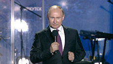 Путин поблагодарил крымчан за настоящую демократию Путин поблагодарил крымчан за настоящую демократию