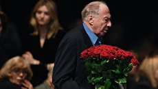 Актер Сергей Юрский на церемонии прощания с актером и режиссером Олегом Табаковым Актер Сергей Юрский на церемонии прощания с актером и режиссером Олегом Табаковым