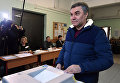 Председатель Государственной Думы РФ Вячеслав Володин во время голосования на выборах президента РФ на избирательном участке №76 в Москве. 18 марта 2018 Председатель Государственной Думы РФ Вячеслав Володин во время голосования на выборах президента РФ на избирательном участке №76 в Москве. 18 марта 2018