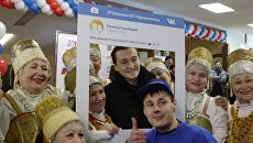 Актер Сергей Безруков на избирательном участке в Архангельске. 18 марта 2018 Актер Сергей Безруков на избирательном участке в Архангельске. 18 марта 2018