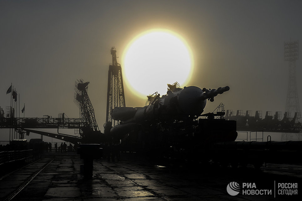 Вывоз ракеты-носителя Союз-ФГ c транспортным пилотируемым кораблем Союз МС-08 на стартовую площадку космодрома Байконур Вывоз ракеты-носителя Союз-ФГ c транспортным пилотируемым кораблем Союз МС-08 на стартовую площадку космодрома Байконур