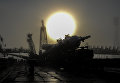 Вывоз ракеты-носителя Союз-ФГ c транспортным пилотируемым кораблем Союз МС-08 на стартовую площадку космодрома Байконур Вывоз ракеты-носителя Союз-ФГ c транспортным пилотируемым кораблем Союз МС-08 на стартовую площадку космодрома Байконур