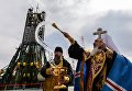 Освящение ракеты-носителя Союз-ФГ с ТПК Союз МС-08 на космодроме Байконур. В центре: настоятель храма Святого великомученика Георгия Победоносца протоиерей Сергий Бычков Освящение ракеты-носителя Союз-ФГ с ТПК Союз МС-08 на космодроме Байконур. В центре: настоятель храма Святого великомученика Георгия Победоносца протоиерей Сергий Бычков