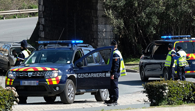 Милиция застрелила захватившего заложников на юге Франции мужчину