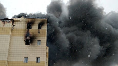 Пожар в здании торгового центра Зимняя вишня в Кемерово. Архивное фото Пожар в здании торгового центра Зимняя вишня в Кемерово. Архивное фото