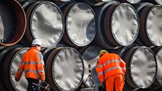 Трубы для строительства газопровода Северный поток - 2 недалеко от порта Мукран, Германия Трубы для строительства газопровода Северный поток - 2 недалеко от порта Мукран, Германия