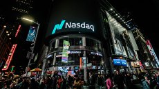 Здание американской биржи NASDAQ в Нью-Йорке. Архивное фото Здание американской биржи NASDAQ в Нью-Йорке. Архивное фото